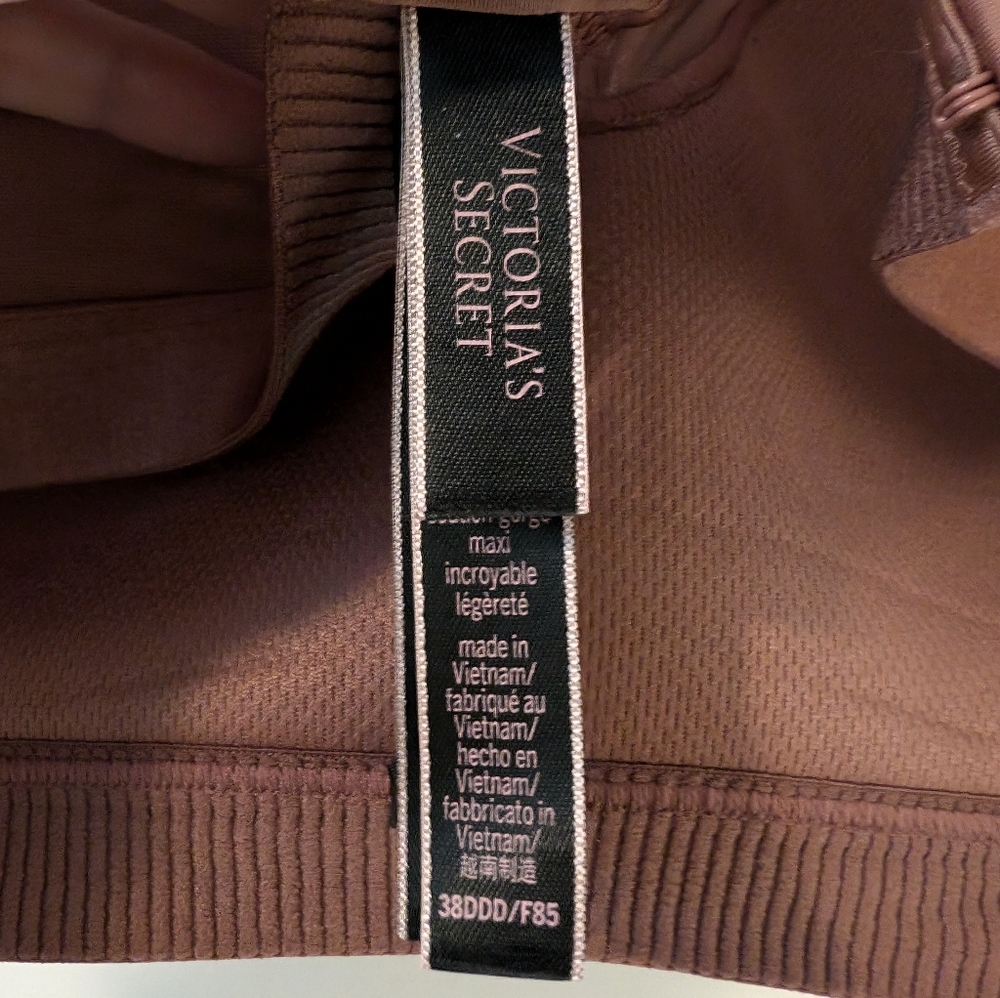 Victoria's Secret Maximum Support Sports Bra View 4